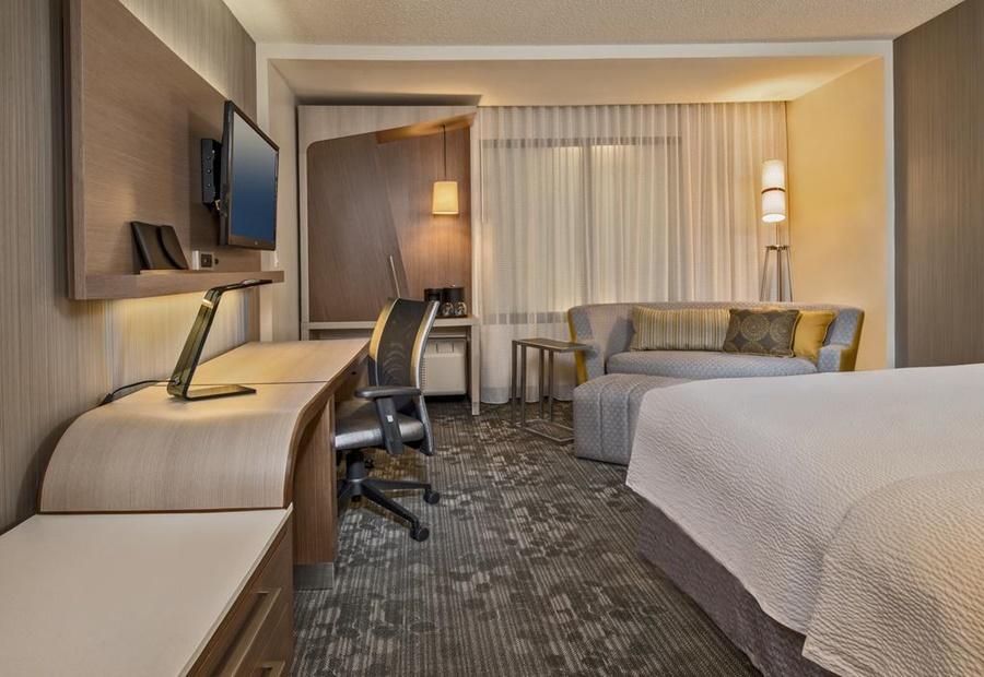Courtyard By Marriott Saskatoon Airport Hotel Exterior photo