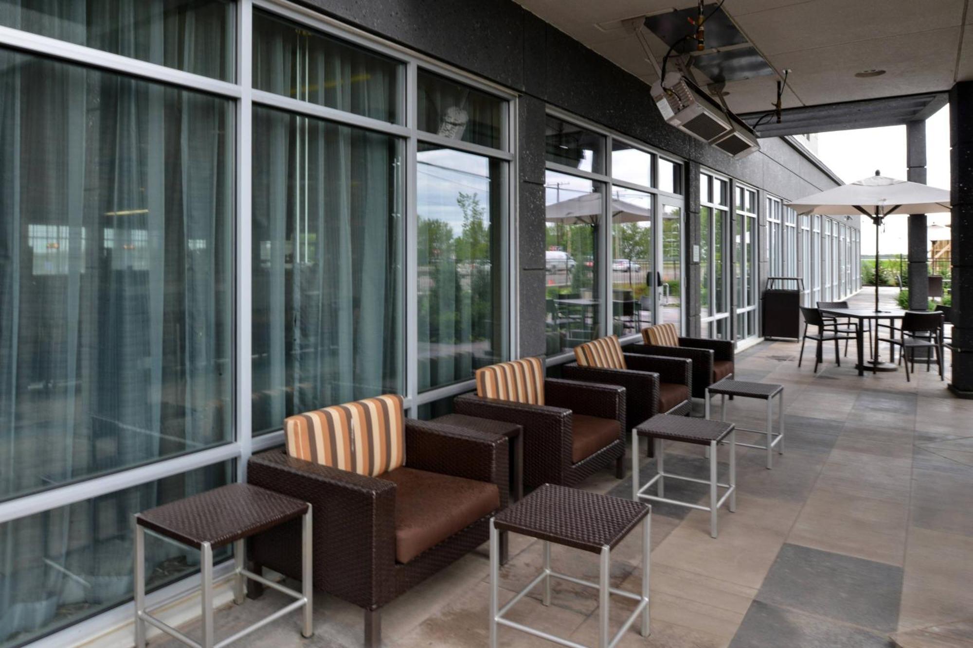 Courtyard By Marriott Saskatoon Airport Hotel Exterior photo