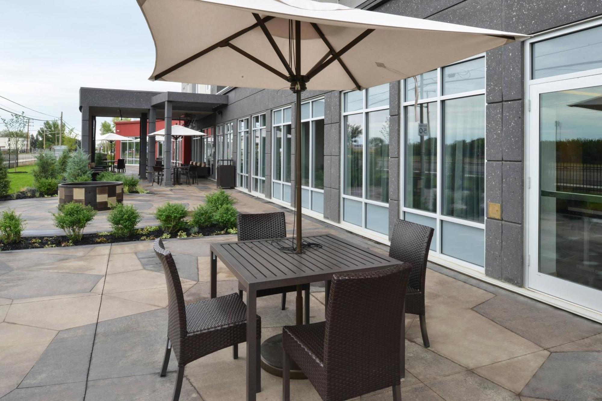 Courtyard By Marriott Saskatoon Airport Hotel Exterior photo